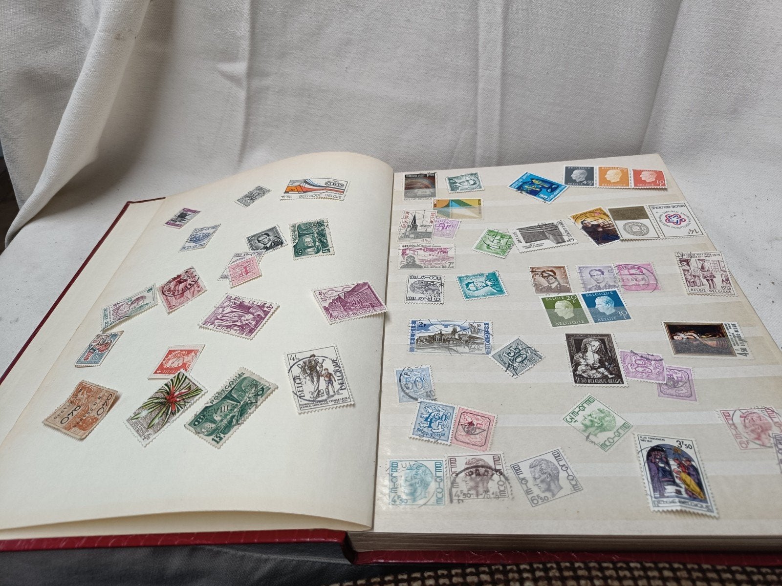 Fotoalbum met verschillende postzegels, Hobby en Vrije tijd, Scrapbooking, Ophalen