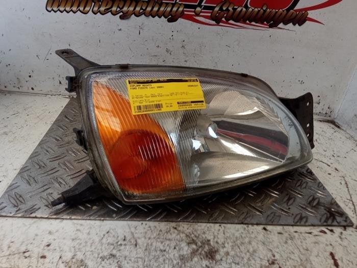 Phare droit d'un Ford Fiesta, -, -, 3 mois de garantie, -