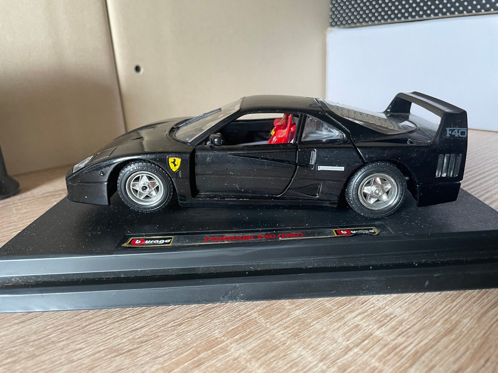 Bburago Ferrari F40 (1987) 1/24, Enlèvement ou Envoi, Utilisé