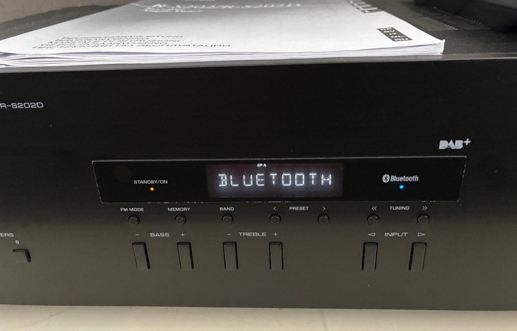Yamaha versterker met DAB+ en Bluetooth 100 + 100 Watt, Ophalen, Yamaha, Zo goed als nieuw, 120 watt of meer