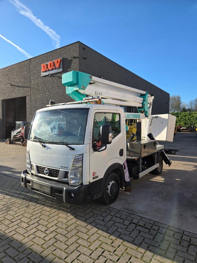 Nissan NT400