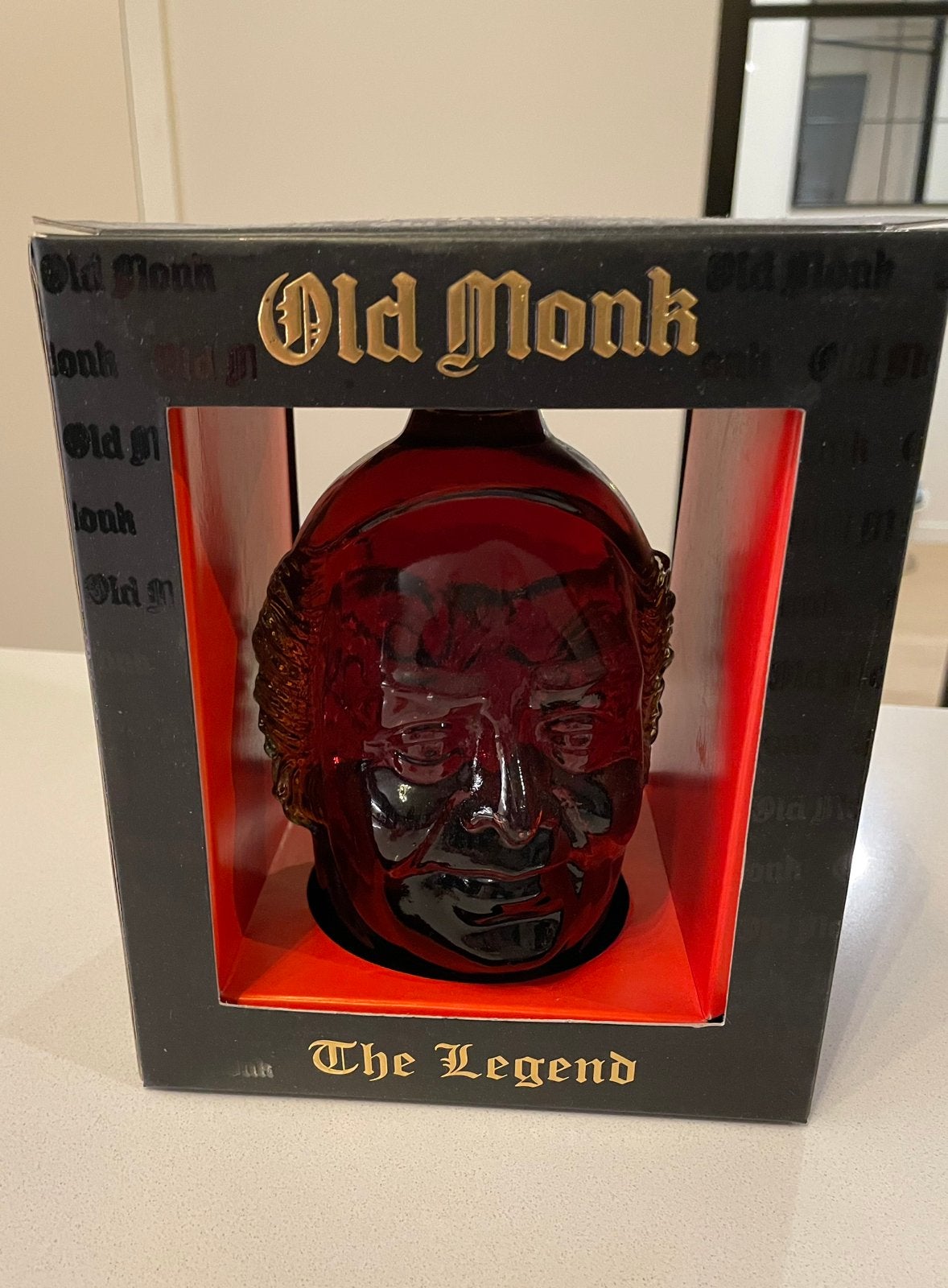 Old Monk Rum, Enlèvement, Neuf