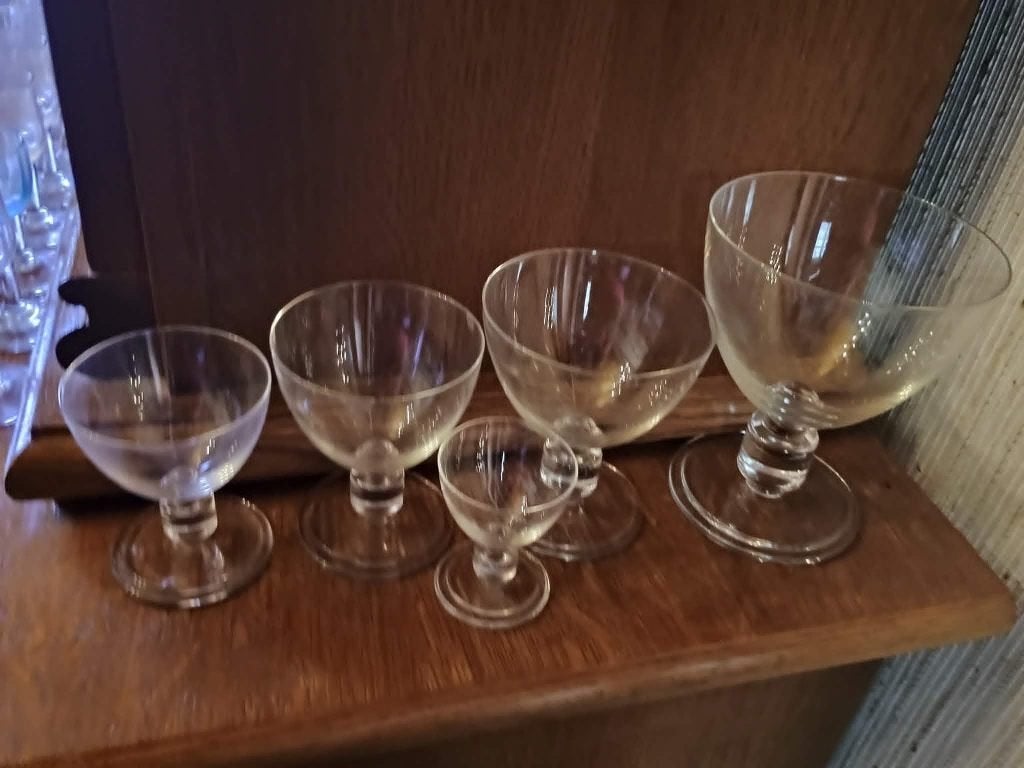 Service complet verres en cristal/verre pied cloche, Enlèvement, Comme neuf, Verres et Verres à shot