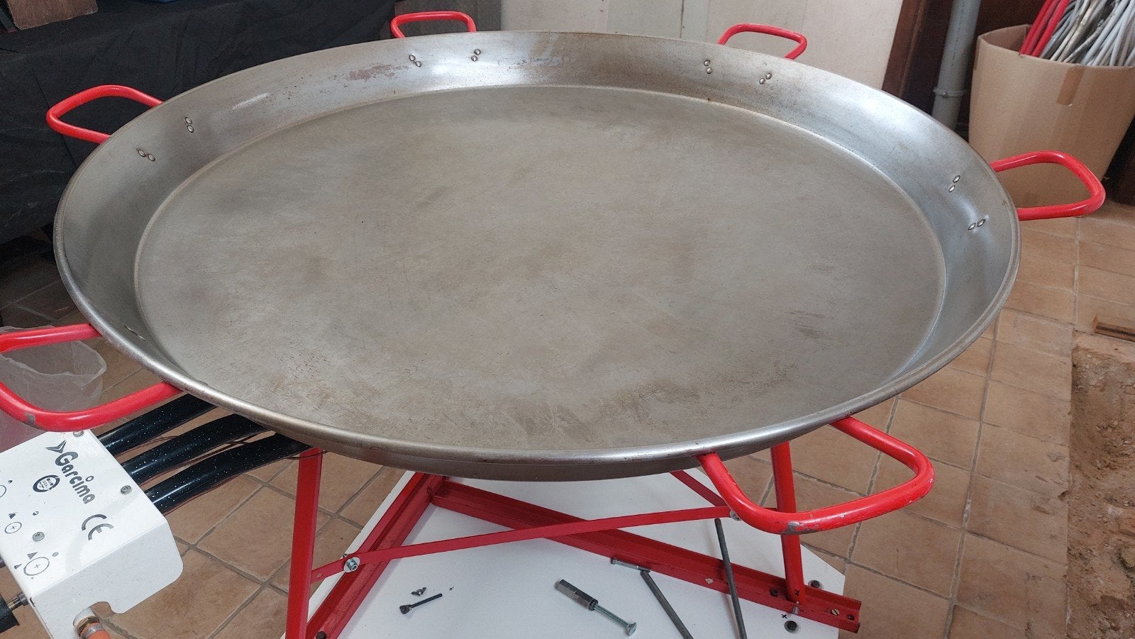 Poêle à paella et brûleur sur support, Enlèvement