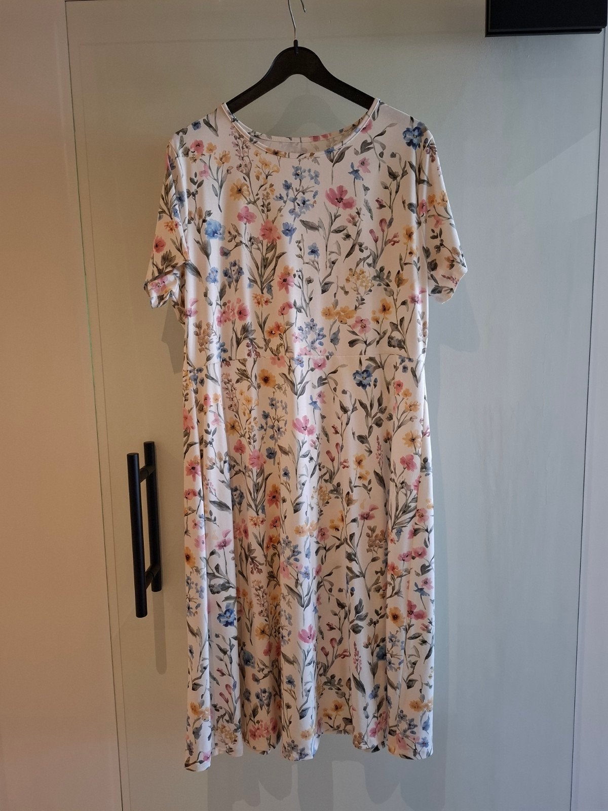 Zomer kleedje met bloempjes, Kleding | Dames, Ophalen, Meerkleurig, Maat 42/44 (L), Nieuw