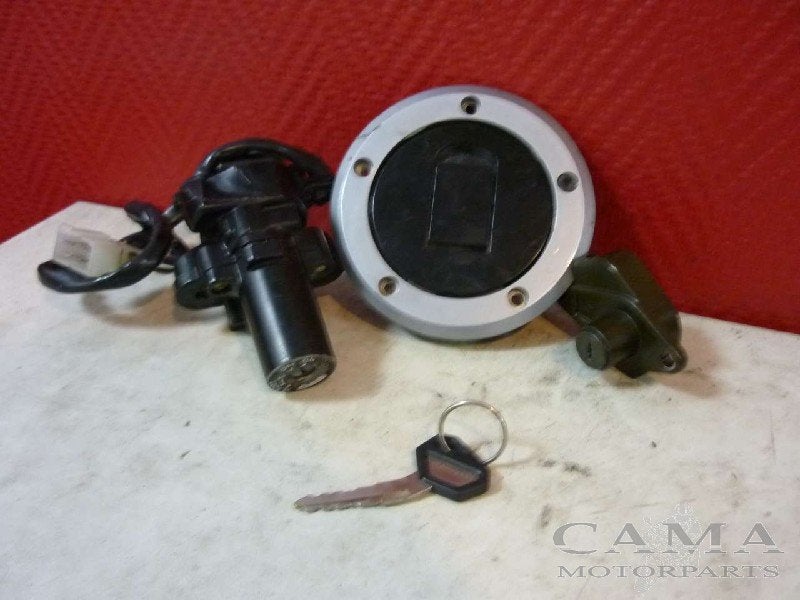 ENSEMBLE DE VERROU ET CYLINDRE DE PORTES Kawasaki, Dhr. S. di Majo, Utilisé, Info@cama-motorparts.nl, P.J. Troelstraweg 8 8
3144 CX  MAASSLUIS, NL