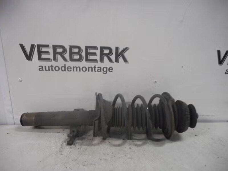 VEERPOOT RECHTS VOOR Ford Ka I (01-1996/11-2008), Gebruikt, Ophalen of Verzenden, Henry-Ford-Straße 1 50735 Köln, DE, Ford-Werke GmbH