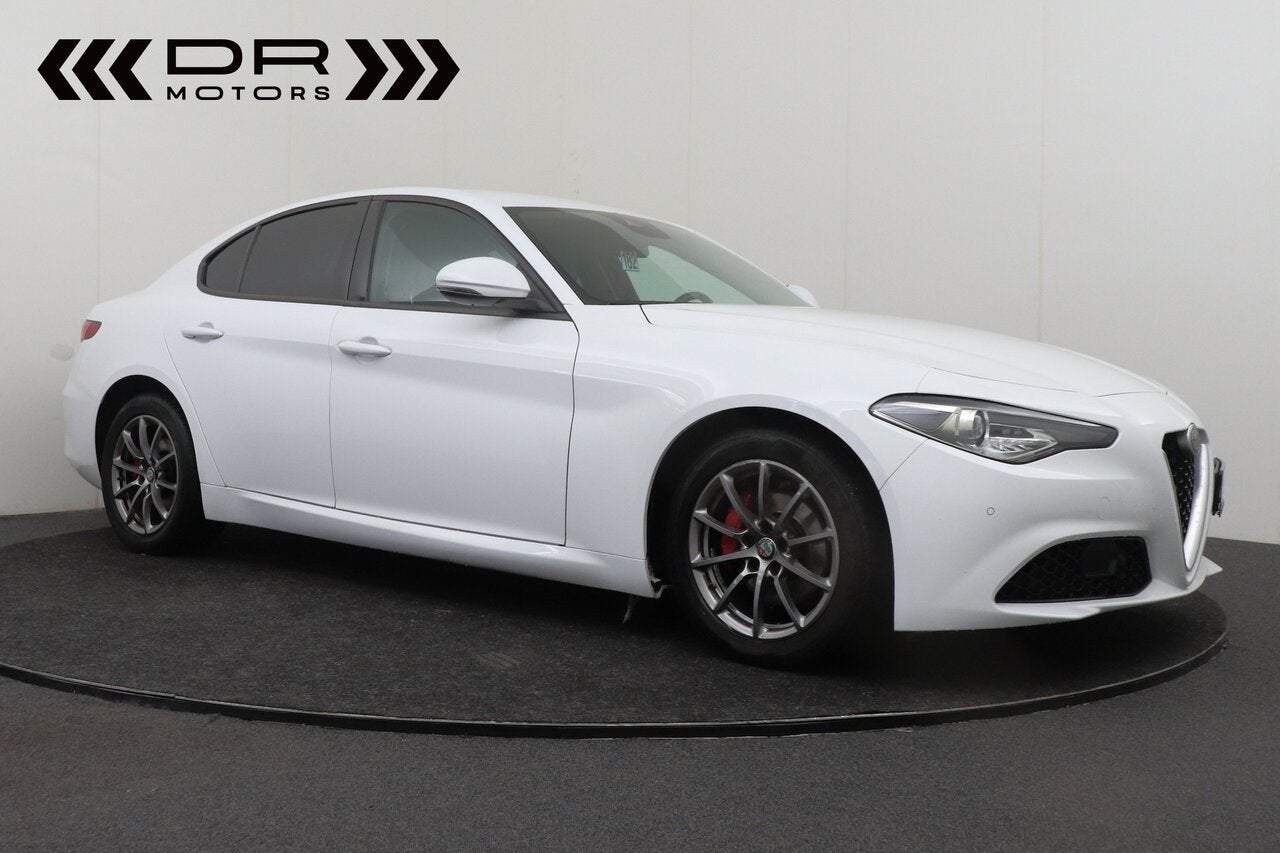 Alfa Romeo Giulia 2.2 JTD - AUTOMAAT - LEDER - GPS - TOPSTA, Auto's, https://public.car-pass.be/vhr/c63a6eae-f6f0-4b92-ae14-8c718374d4e9