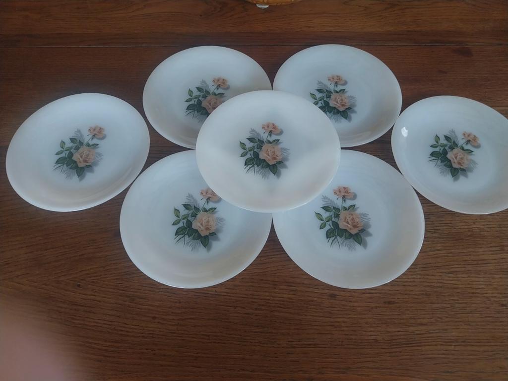 Assiettes desserts Arcopal / modèle Roses de France /, Maison & Meubles, Enlèvement