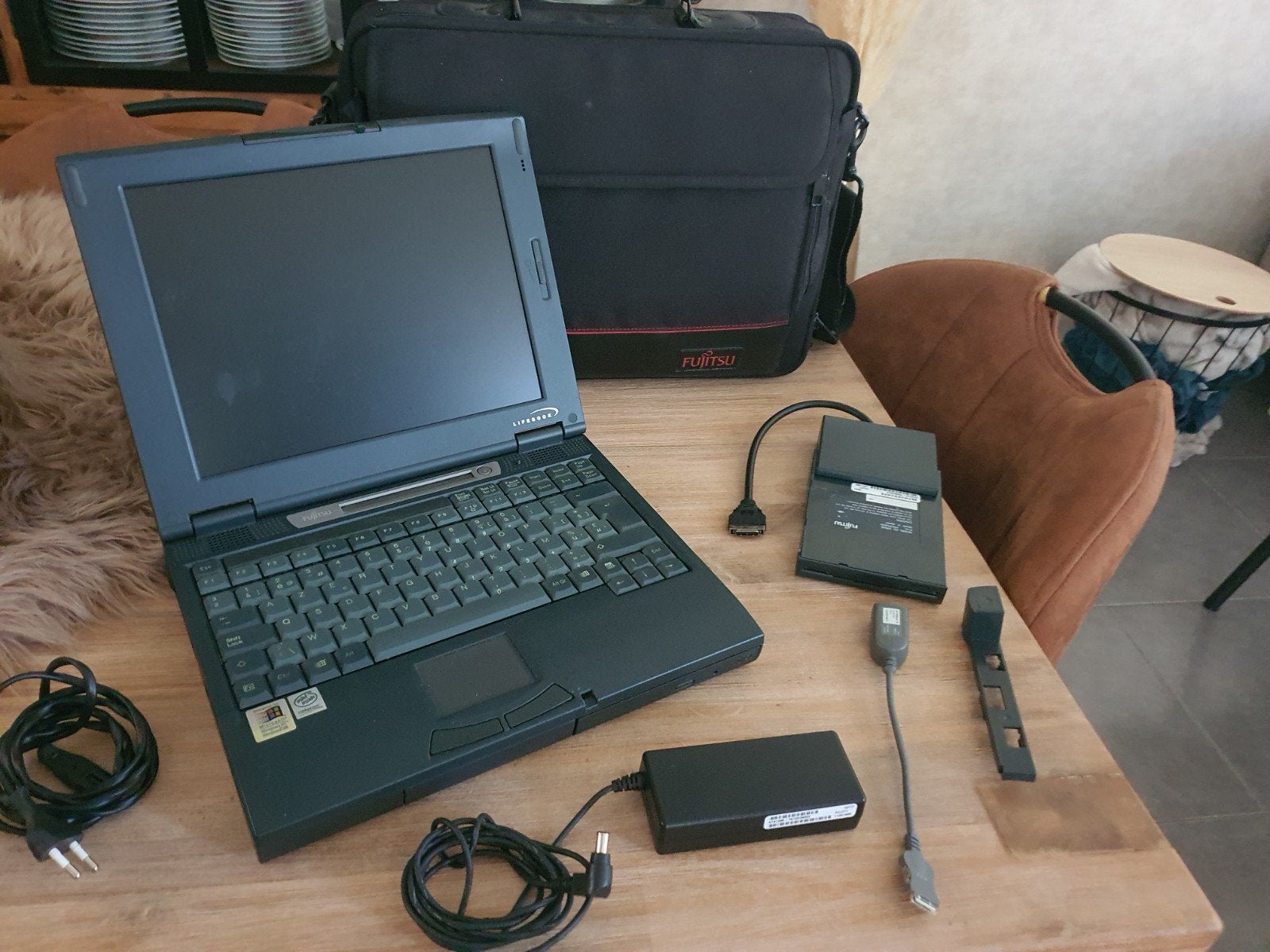 retro laptop 300mhz, Informatique & Logiciels, Ordinateurs Vintage, Enlèvement