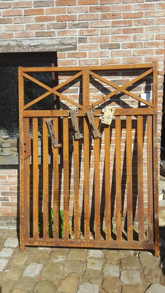 Metalen tuinpoort, Ophalen
