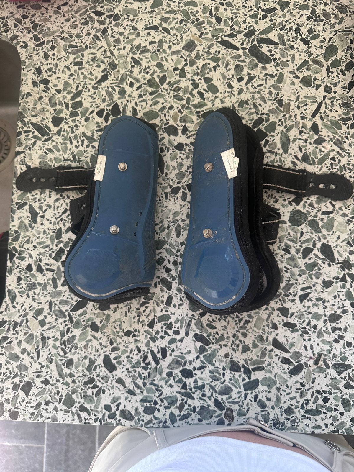 blauwe pony getten, Gebruikt, Ophalen of Verzenden, Beenbeschermers, QHP