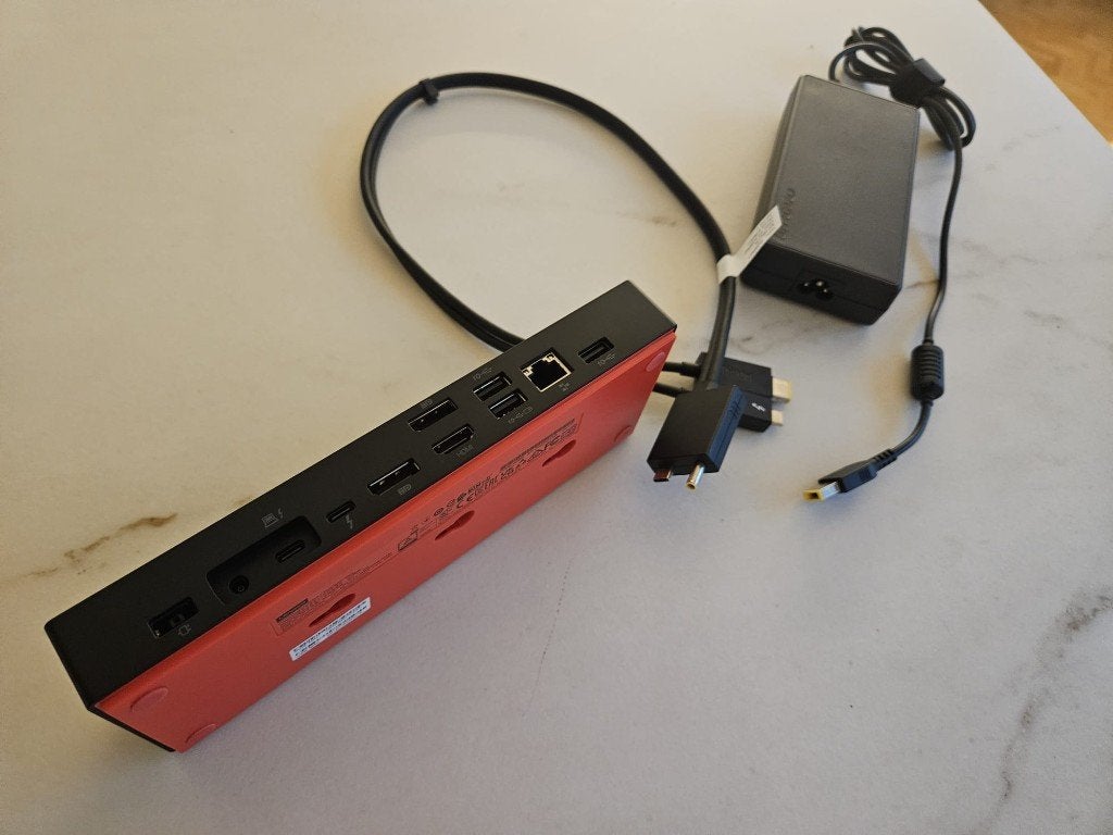 Thinkpad Thunderbolt 4 Workstation Dock + lader/aansluiting, Computers en Software, Ophalen of Verzenden, Zo goed als nieuw, Lenovo