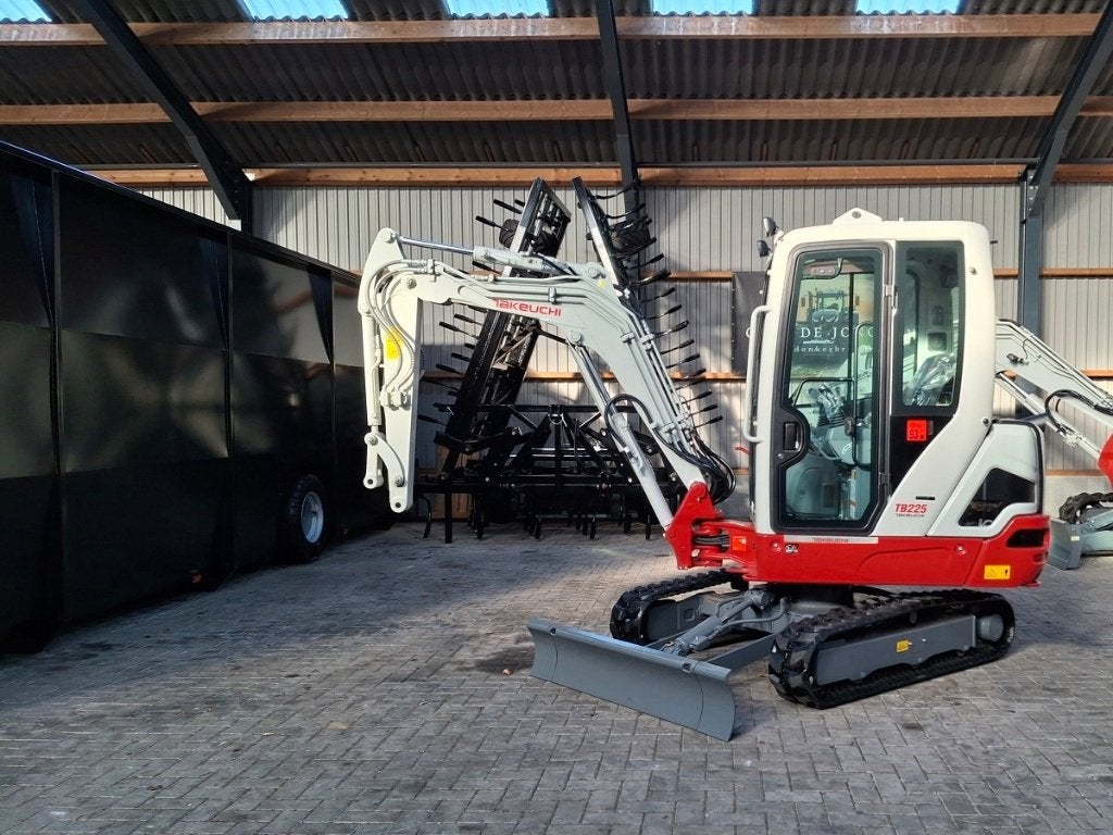 Takeuchi TB225 Extra, minigraver, minikraan, BJ2026, Nieuw!, Jardin & Terrasse, Étangs, Neuf, Enlèvement