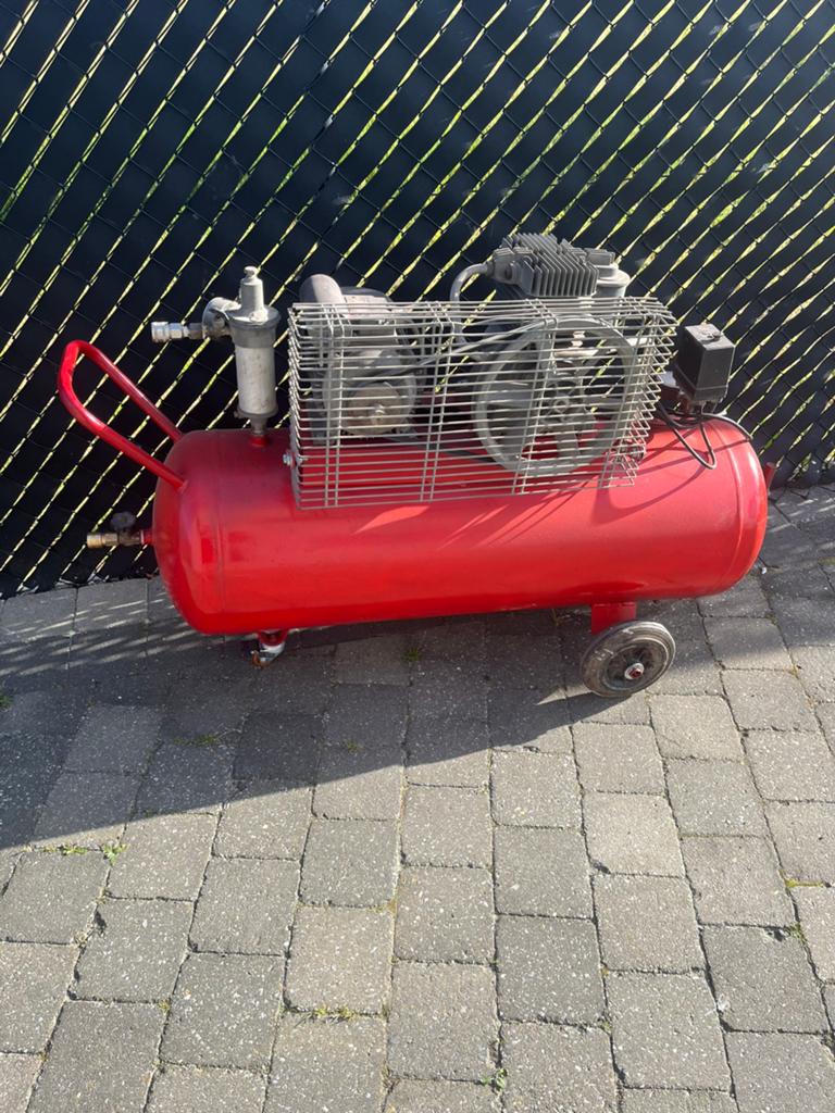 Compressor Brown 100L, Doe-het-zelf en Bouw, Compressors, Ophalen, Gebruikt, 200 tot 400 liter/min, Mobiel