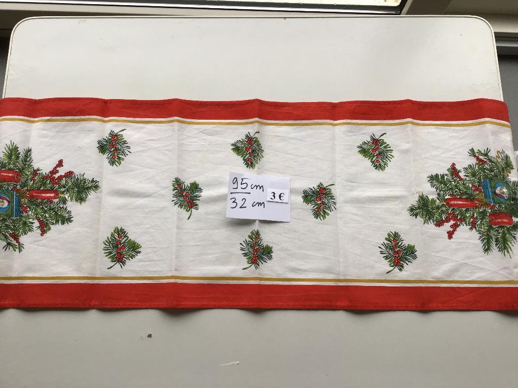 diverses nappes de Noël et autres décorations de Noël, Divers, Noël, Enlèvement ou Envoi, Comme neuf