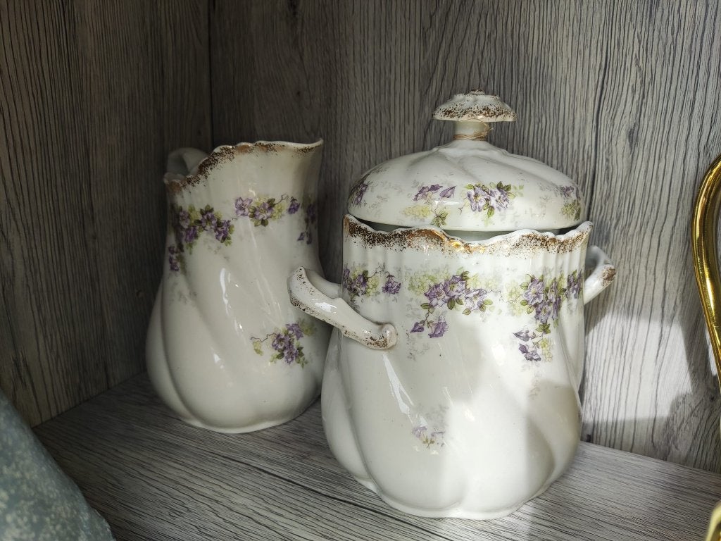 Sucrier et un pot à lait en porcelaine., Antiquités & Art, Enlèvement