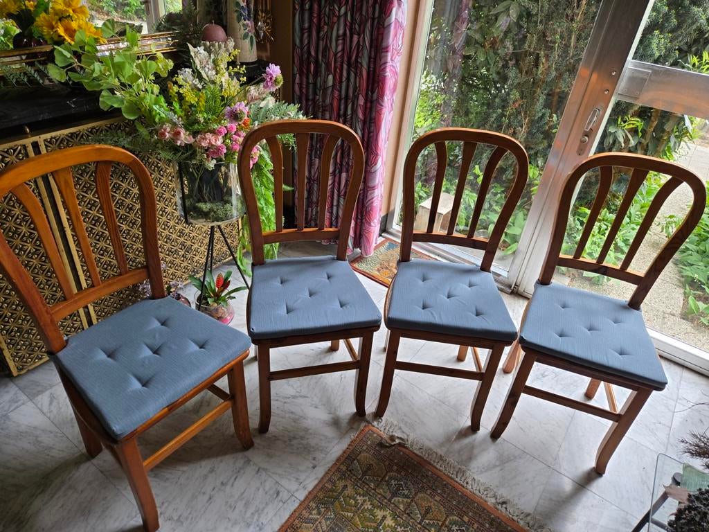 Vier stevige stoelen met kussen  prijs 20 euro, Ophalen of Verzenden