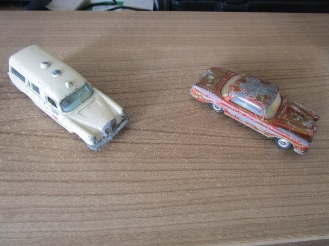 2 Mercedes Benz vintage metalen auto's schaal 1/43, Hobby en Vrije tijd, Ophalen of Verzenden, Gebruikt, 1:32 tot 1:50, Auto