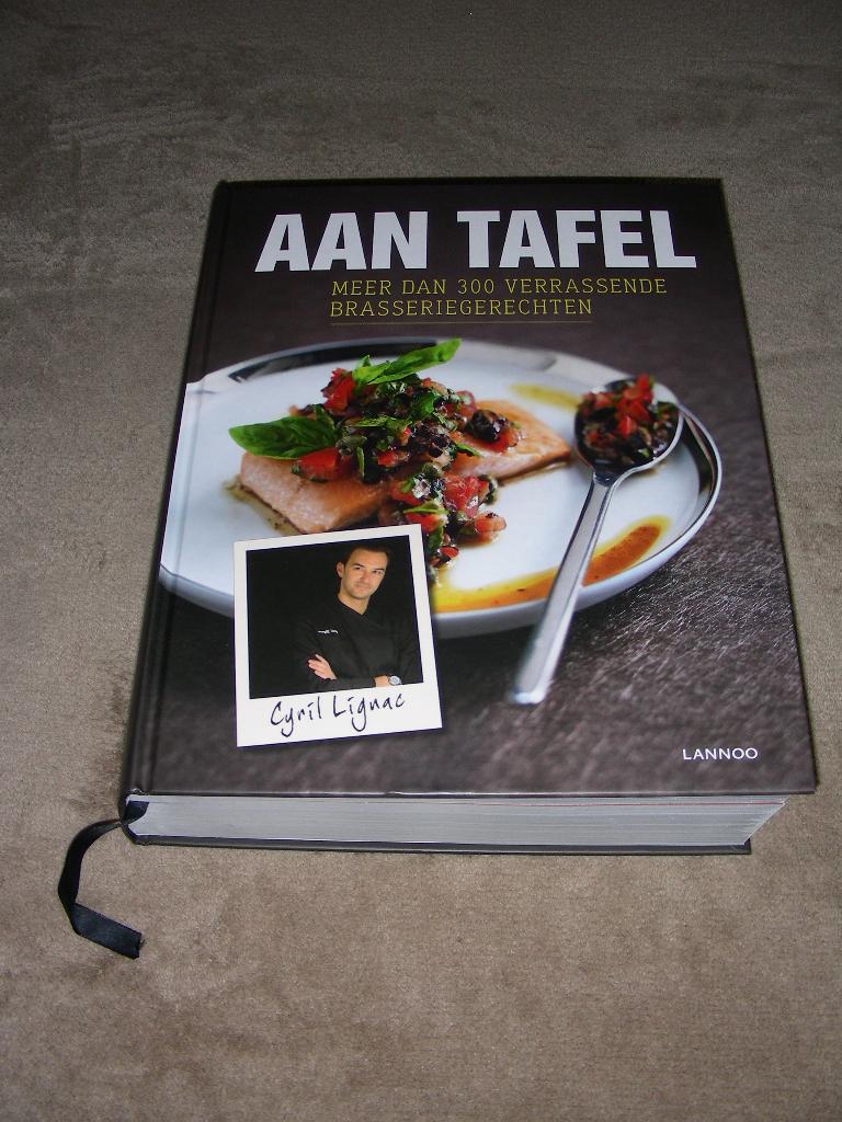 Kookboek 'Aan tafel', Meer dan 300 brasseriegerechten, Cyril Lignac, Ophalen of Verzenden, Zo goed als nieuw, Voorgerechten en Soepen