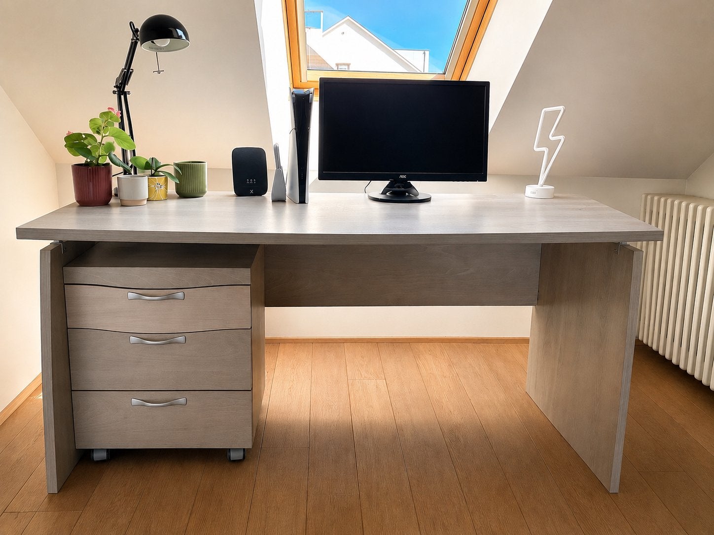 Stevig bureau met ladekast, Huis en Inrichting, Bureaus, Ophalen, Gebruikt, Computerbureau