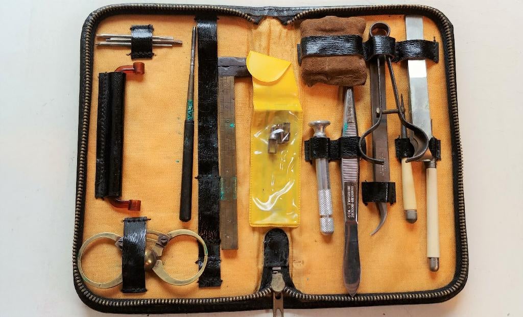 Antiek watchmakers etui - 15 accessoires, Ophalen of Verzenden