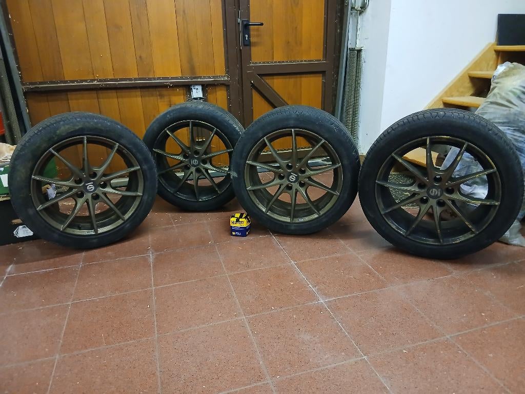 4 Pneus été VW Caddy Maxi monté sur jante 17", Pneus été, 205 mm, Enlèvement, Utilisé