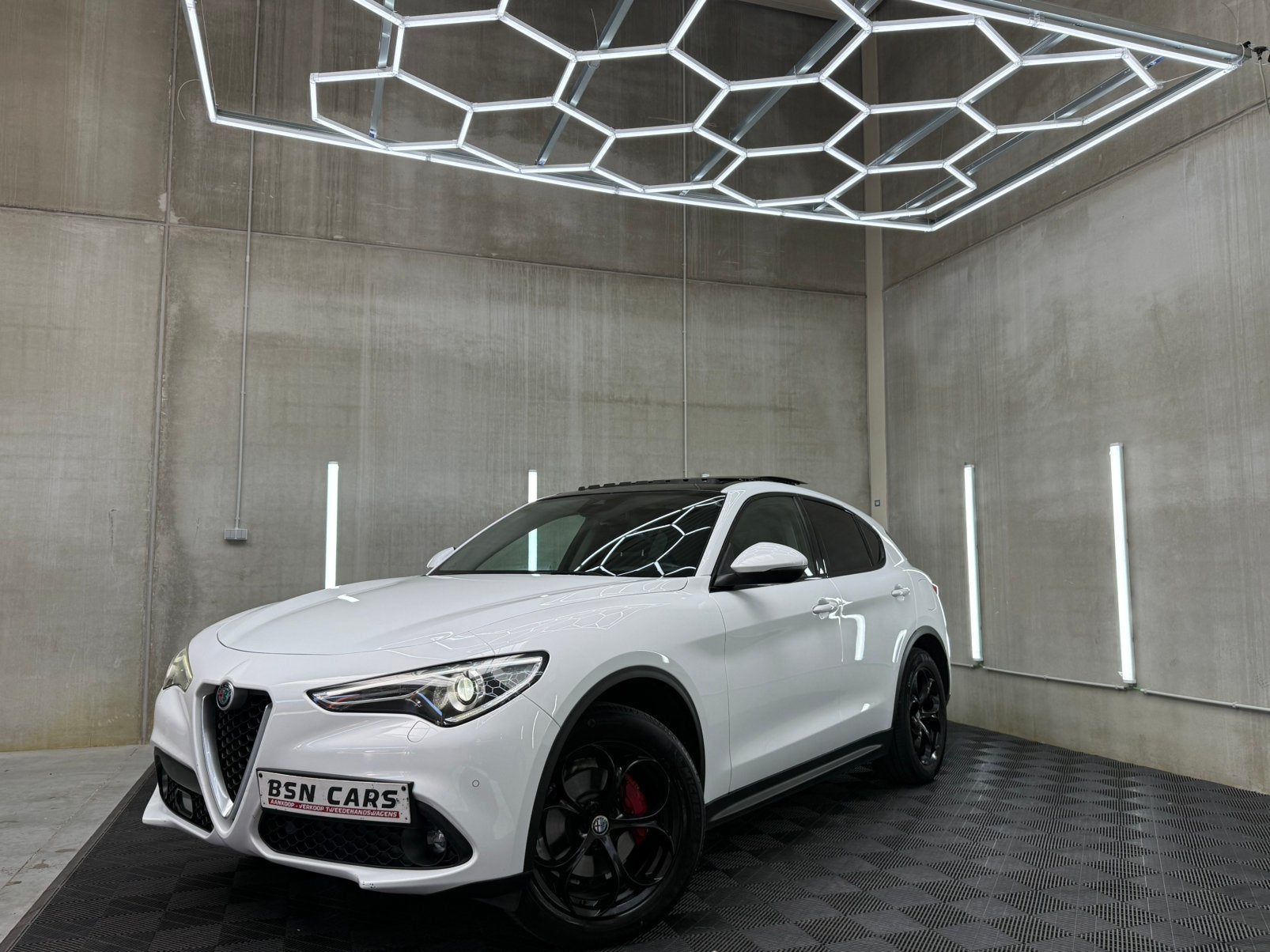 ALFA ROMEO STELVIO/PANO/CAMERA/LANE/MEMORY/FULL/GARANTIE, Automaat, Wit, Leder, SUV of Terreinwagen