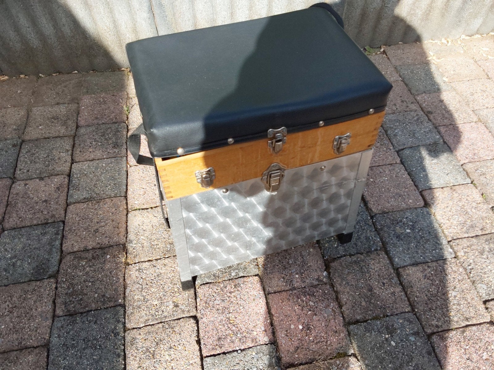 viskoffer met toebehoren, Ophalen
