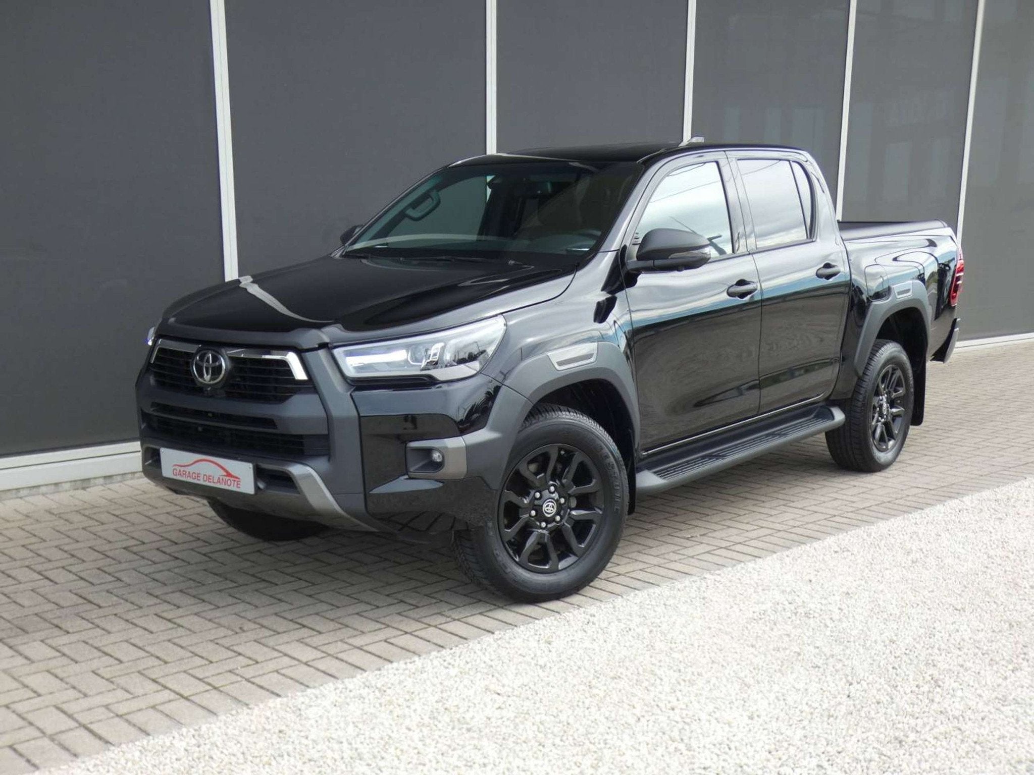 Toyota Hilux 2.8L MHEV INVINCIBLE *47521+BTW* +Roll cover +3, Automaat, 4 deurs, Zwart, 4 cilinders