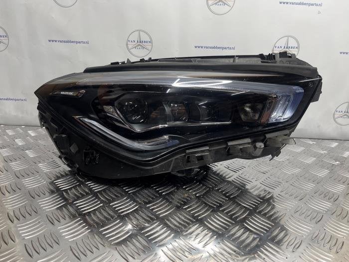 Phare droit d'un Mercedes CLA, Autos : Pièces & Accessoires, Éclairage, Mercedes-Benz, Utilisé, 3 mois de garantie