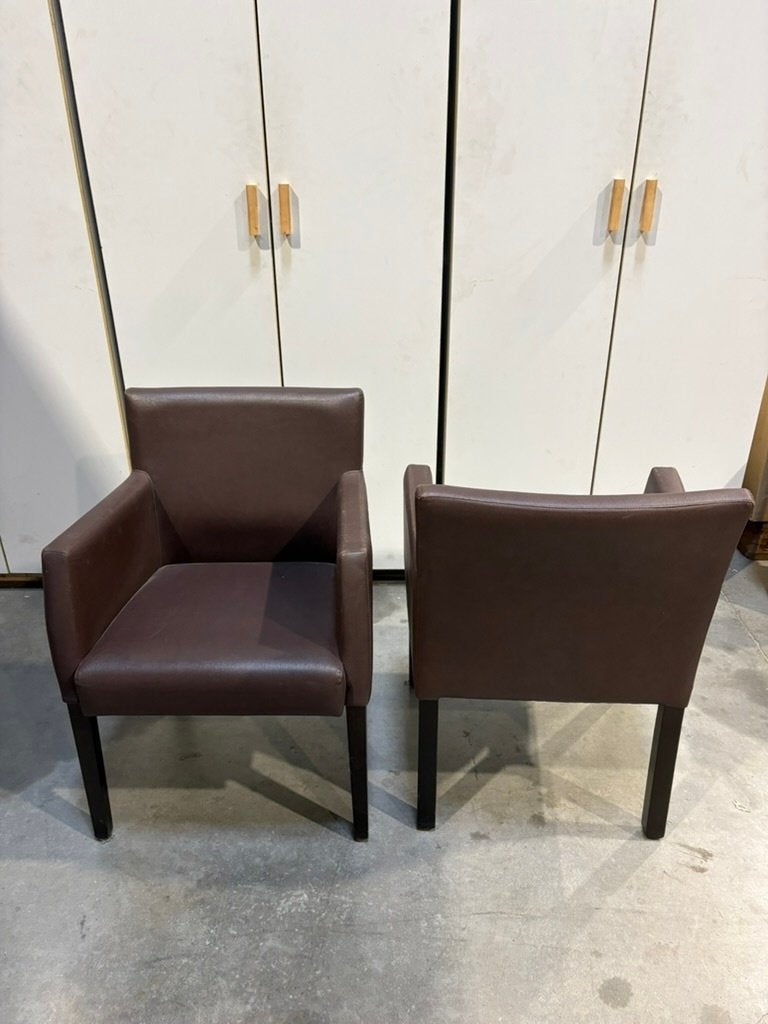 9x bruine armstoel / eetkamerstoel met armleuning (leer), Huis en Inrichting, Ophalen, Bruin, Hout, Vijf, Zes of meer stoelen