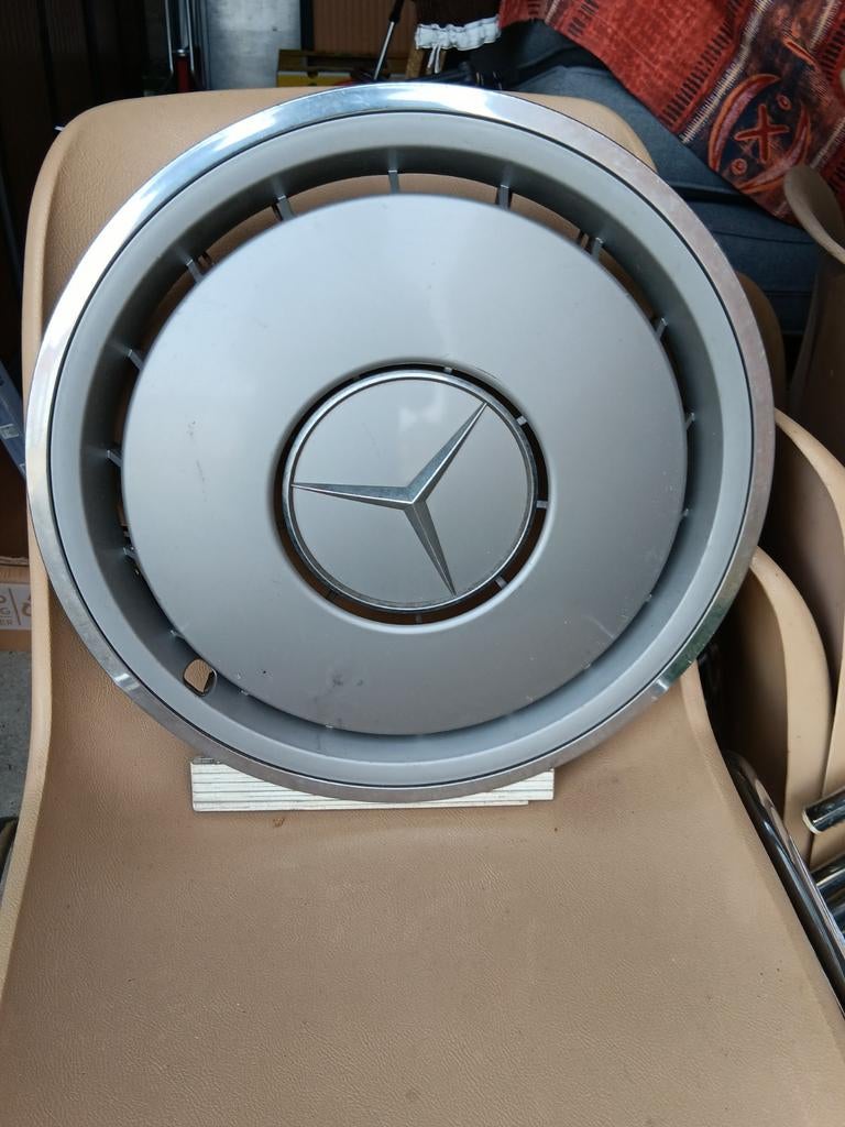 Mercedes ´´15 duim wieldeksels, Enlèvement