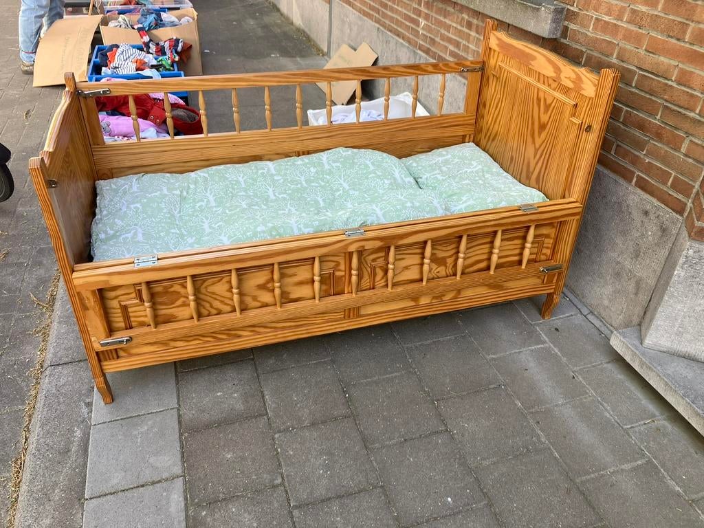 Origineel houten babybed, inclusief alle toebehoren, Kinderen en Baby's, Babywiegjes en Ledikanten, Ophalen, Gebruikt, Overige typen