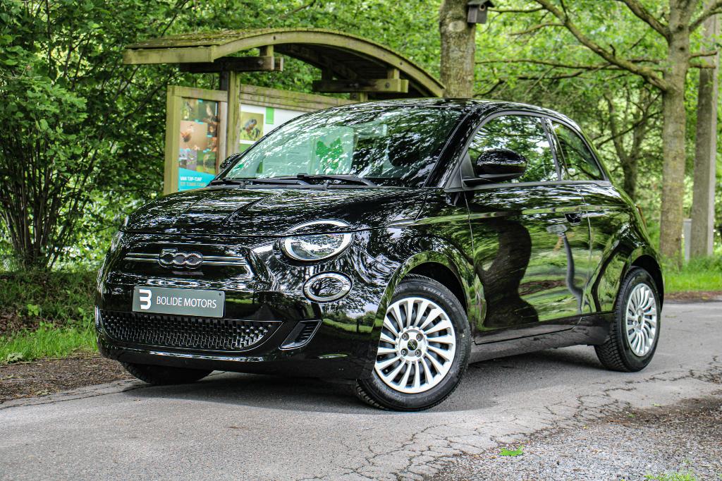 Fiat 500e, Autos, Fiat, Entreprise, 500E, Bluetooth, Électrique, Euro 6, Hatchback, 3 portes, Automatique, Noir, Noir, Tissu, Quatre roues motrices / 4X4
