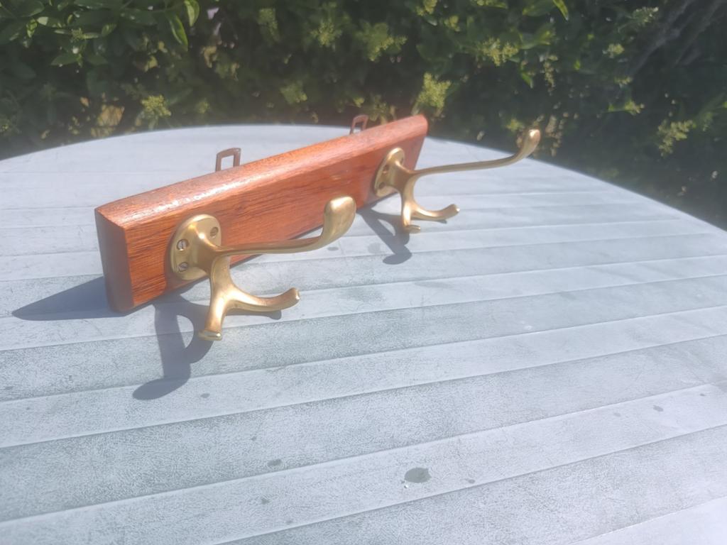 2 goudkleurige ( 3 delige )  kapstokken op plankje, Antiek en Kunst, Curiosa en Brocante, Ophalen