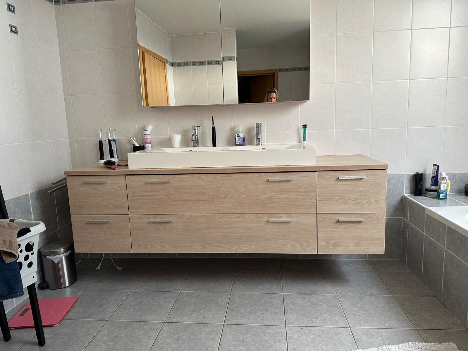 volledig badkamer meubel met dubbele lavabo, Huis en Inrichting, Ophalen, Spiegelkast, 50 tot 100 cm, Zo goed als nieuw