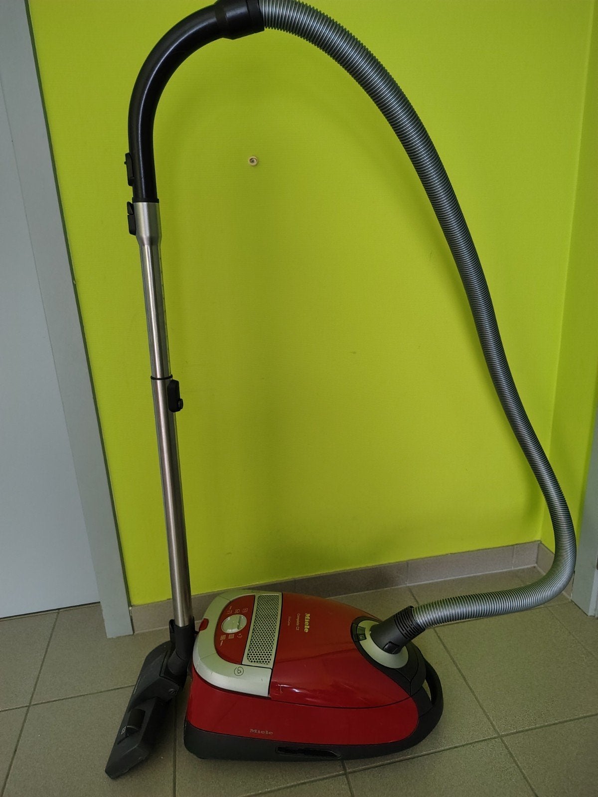 Aspirateur Miele, Electroménager, Aspirateurs, Comme neuf, Enlèvement, Miele, Accessoires inclus