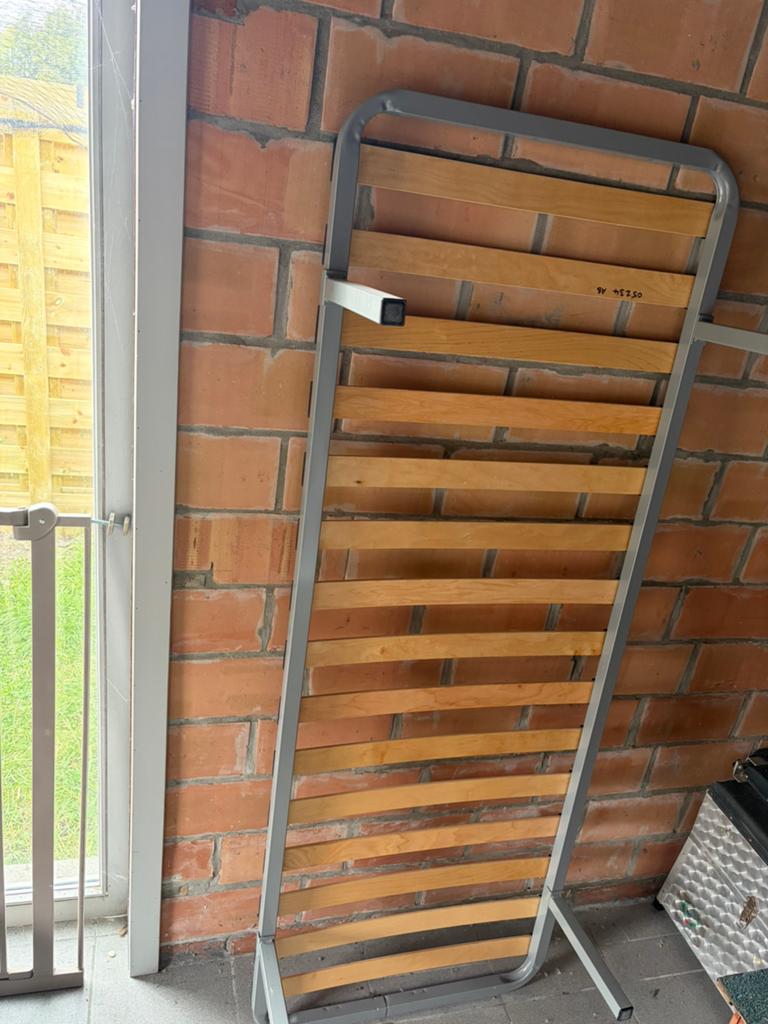 Bedje met mooie matras, Huis en Inrichting, Slaapkamer | Bedden, Ophalen, Zo goed als nieuw