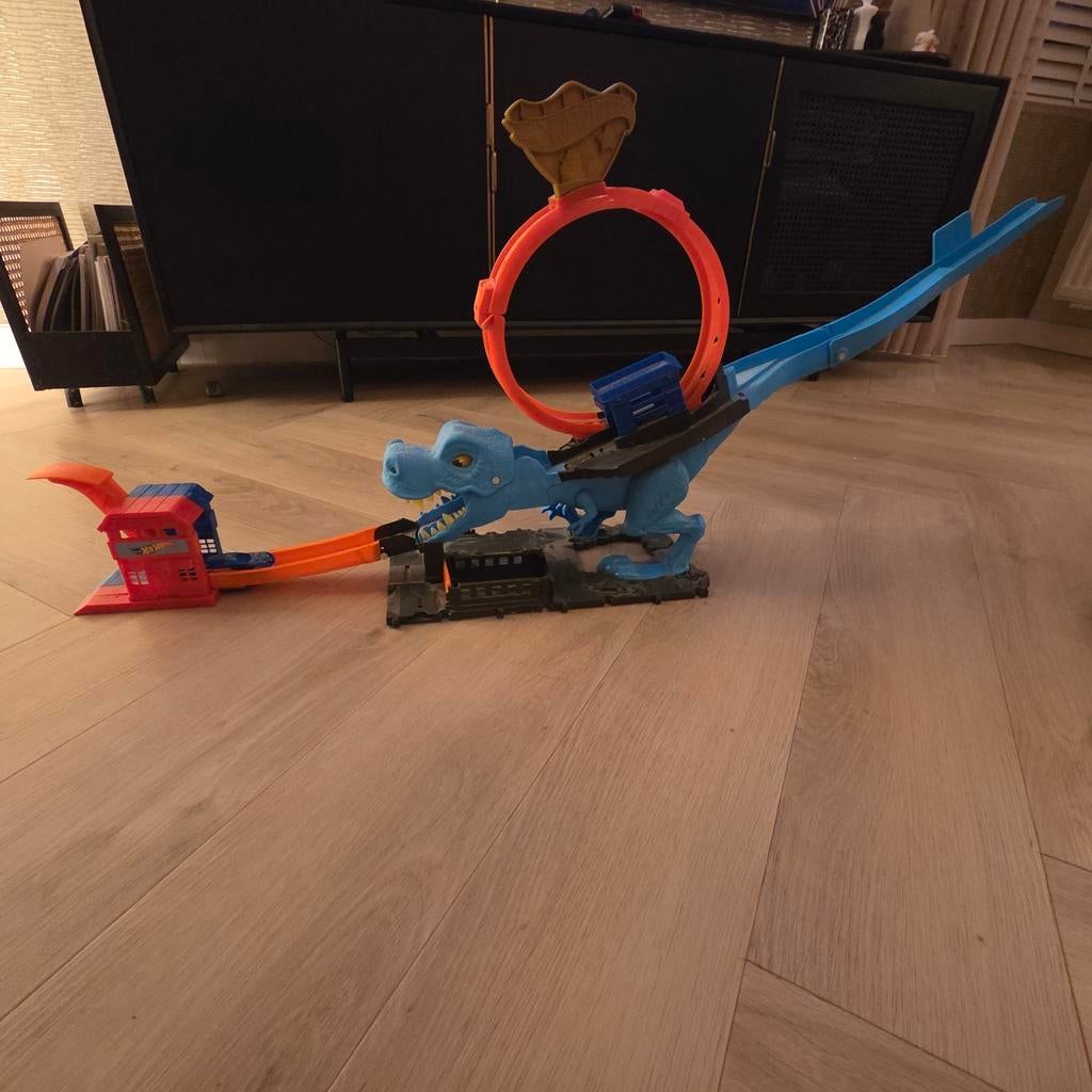 Parcours de cascades en boucle Hotwheels City T-rex avec 2 v, Hot Wheels, Manuelle, Avec looping, Envoi