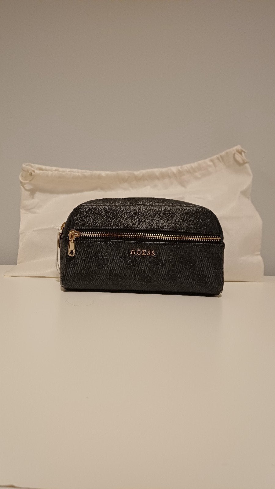 Trousse GUESS Monogramme Noir Neuve-Maquillage/Toiletry Bag, Envoi, Neuf, Noir