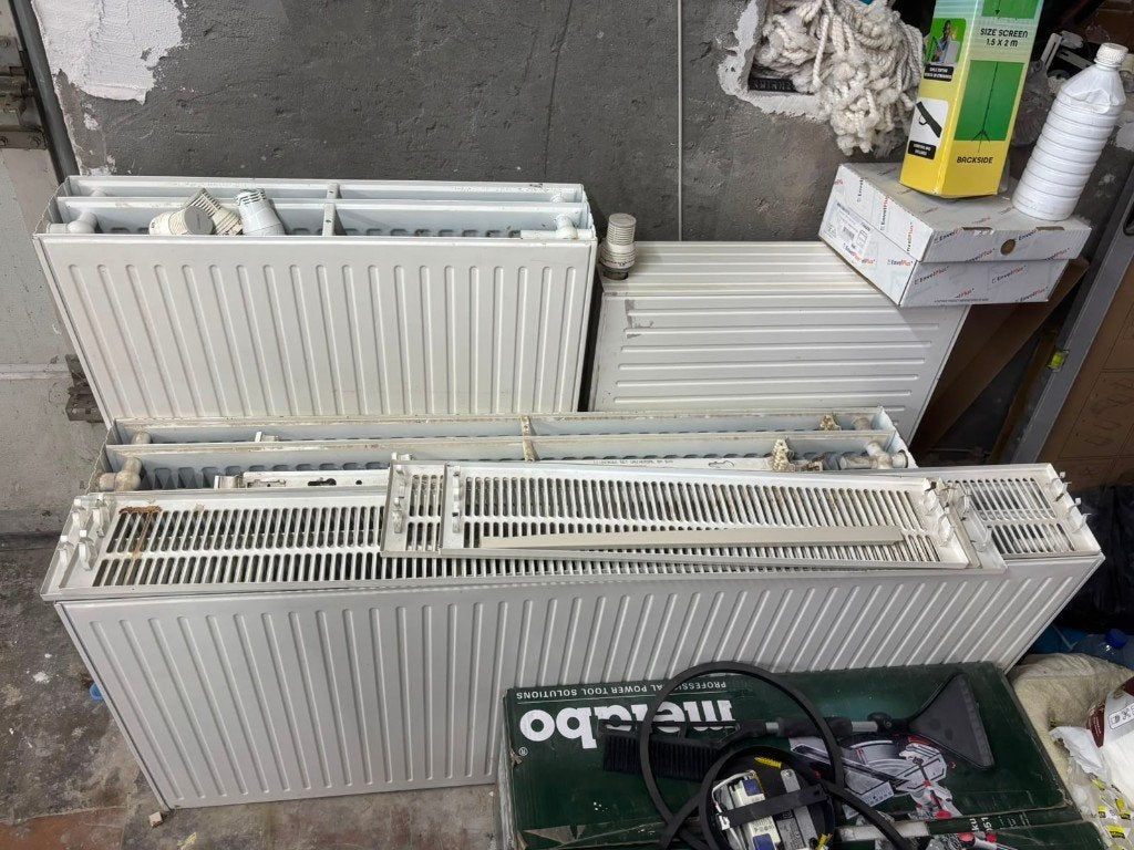 4 radiateurs acier Type 33 +Fixations&Vannes thermostatiques, Bricolage & Construction, Chauffage & Radiateurs, Enlèvement, Radiateur