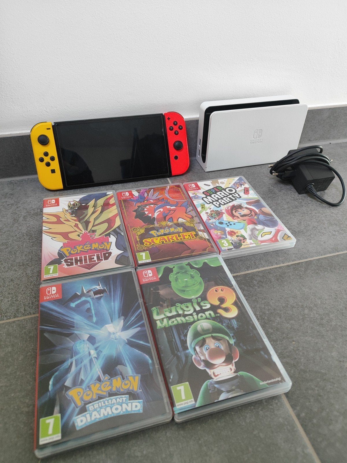 Switch OLED + meilleurs jeux, Switch OLED, Enlèvement, Utilisé, Avec jeux