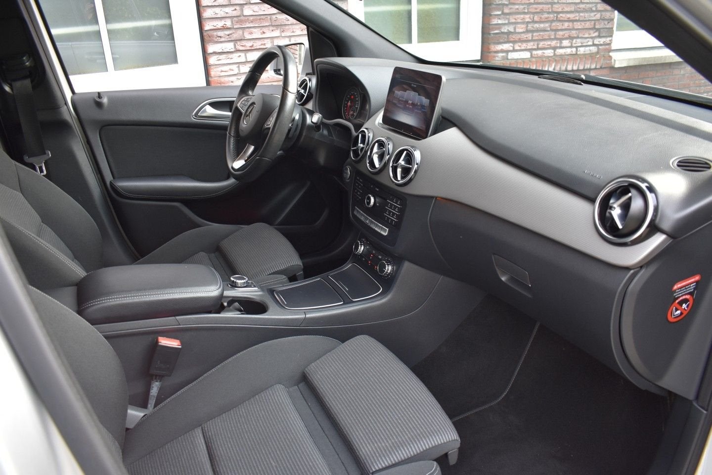 Mercedes-Benz B 180 Comfortstoelen /Climate Control/ Trekhaa, Argent ou Gris, Achat, Entreprise, 127 g/km