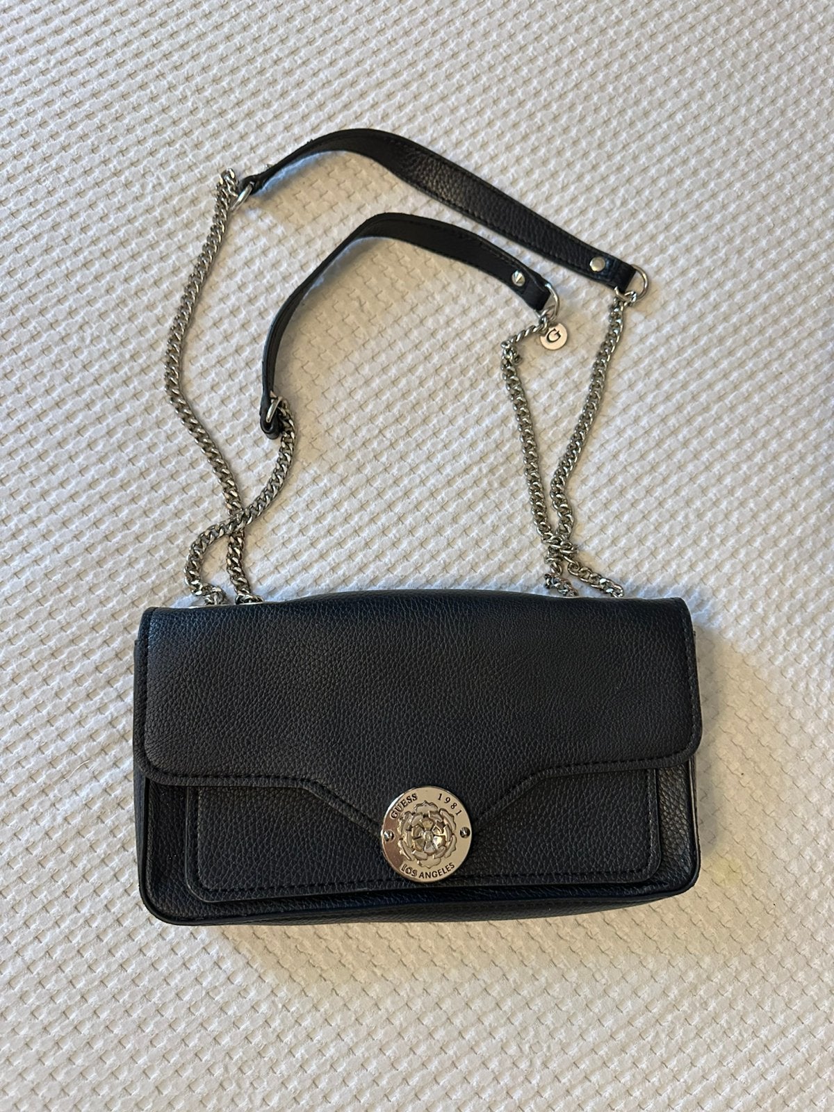 Sac à bandoulière noir GUESS, Enlèvement, Comme neuf, Noir, Sac à bandoulière