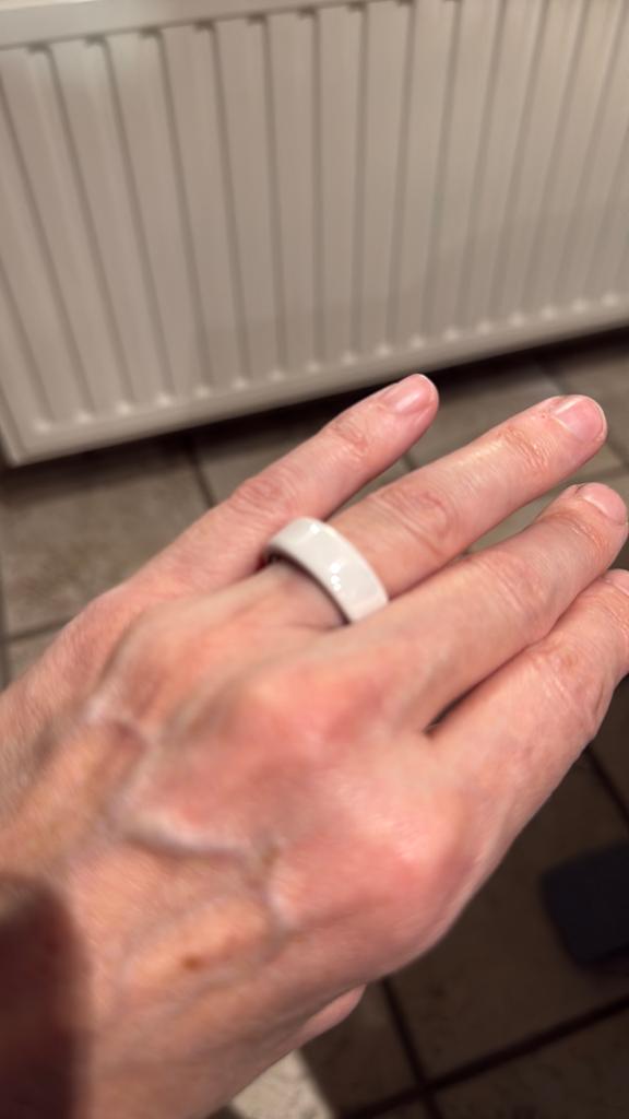 Oura Ring 4 Cer Cloud 7 Set, Bijoux, Sacs & Beauté, Bagues, Enlèvement ou Envoi, Comme neuf, Blanc