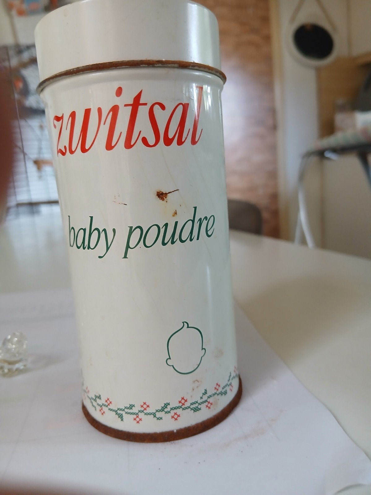 Heel oud potje zwitsal met nog poeder in, Enlèvement, Utilisé