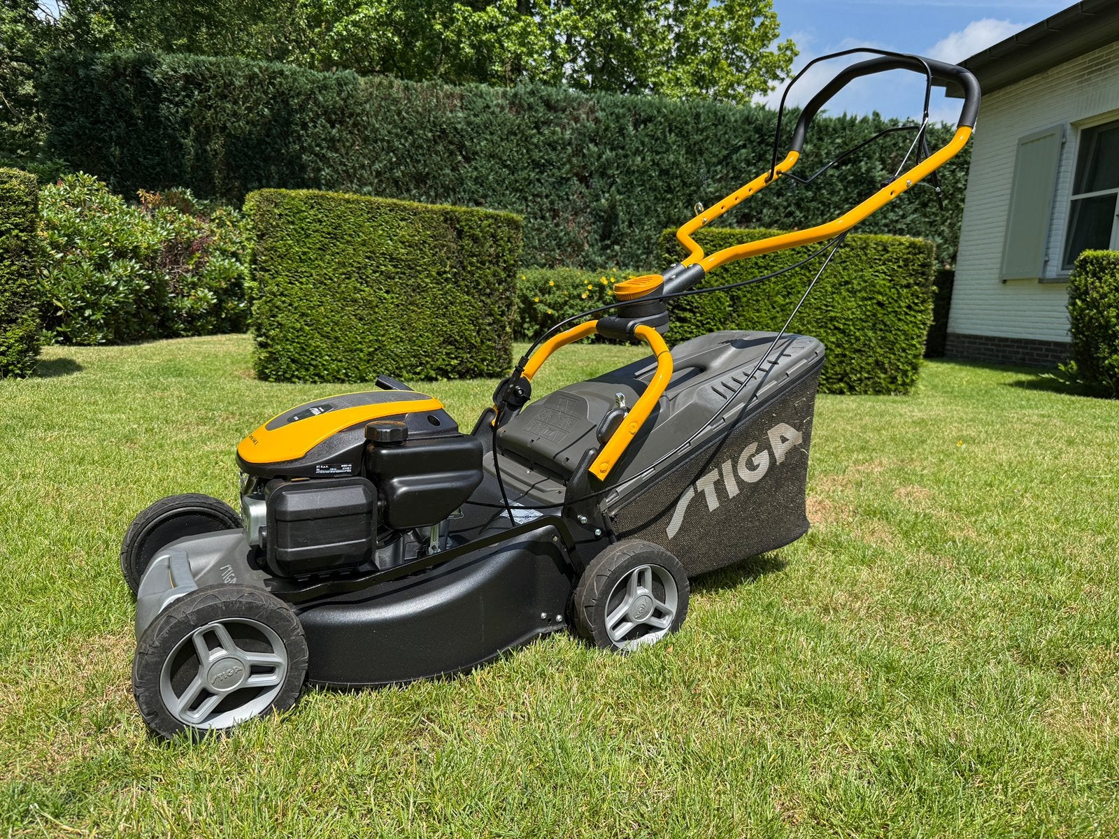 Stiga Combi 548S benzine grasmaaier | 9 maanden oud., Ophalen, Zo goed als nieuw