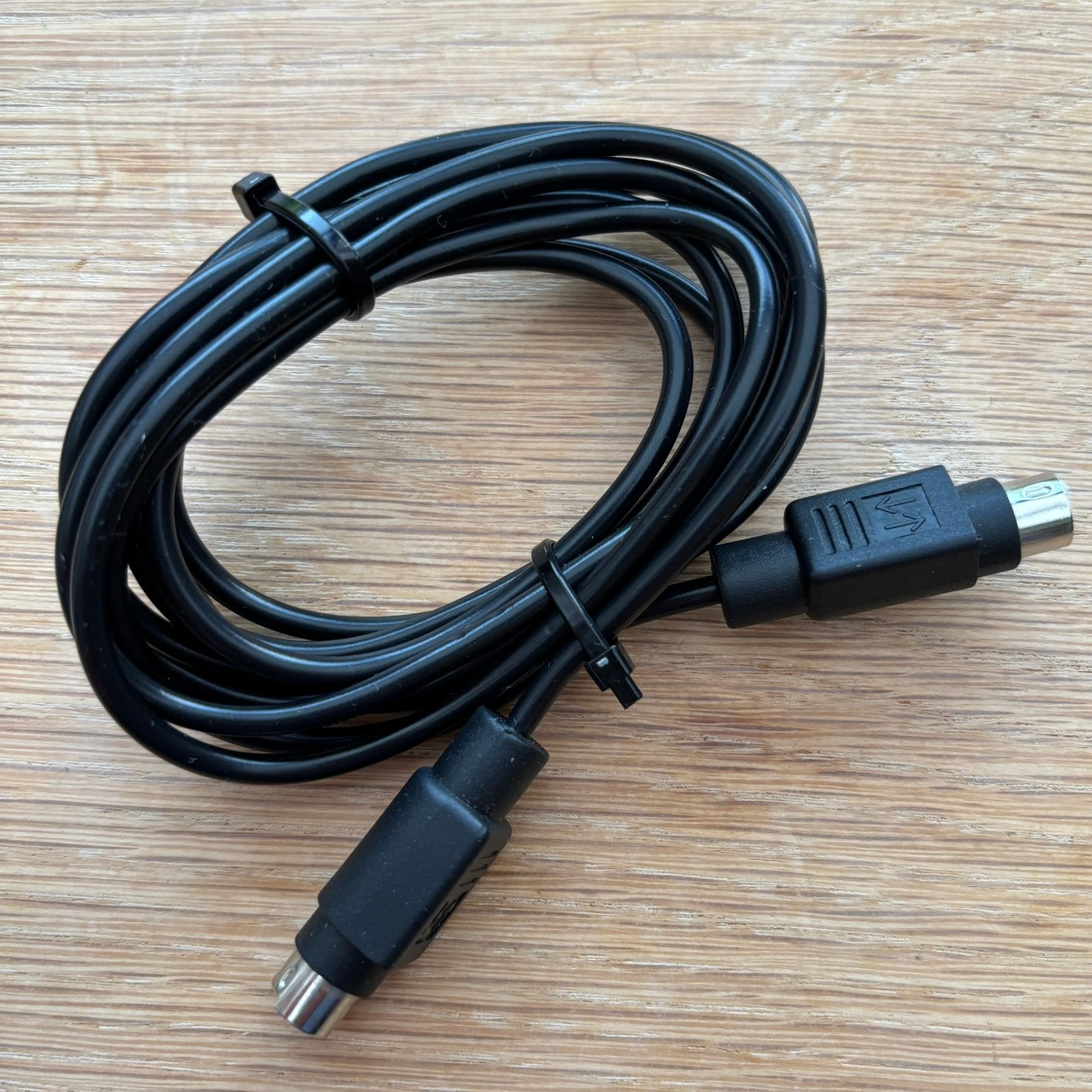 S-video kabel 2 meter - S-video male - S-video male, Audio, Tv en Foto, Audiokabels en Televisiekabels, Verzenden, Zo goed als nieuw