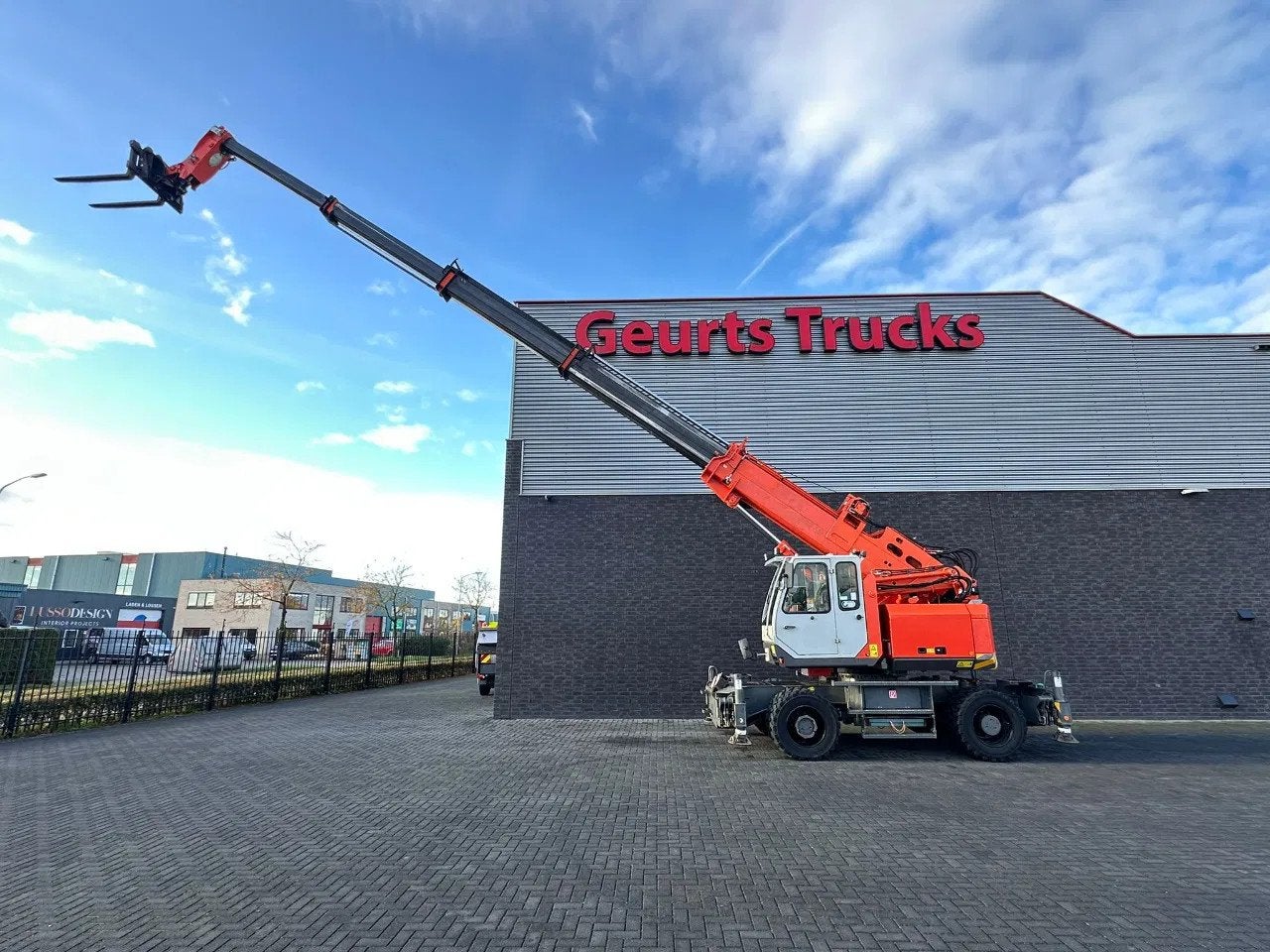 Sennebogen 608 MULTICRANE/ROUGH TERRAIN CRANE + JIB, Articles professionnels, Machines & Construction | Grues & Excavatrices, Autres types